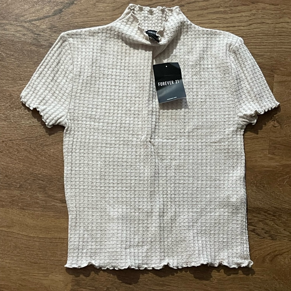 Forever21 waffle style shirt lettuce detail. Can be worn as crop top size down.